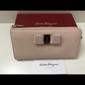 Salvatore Ferragamo Miss Vara Bow Zip Wallet